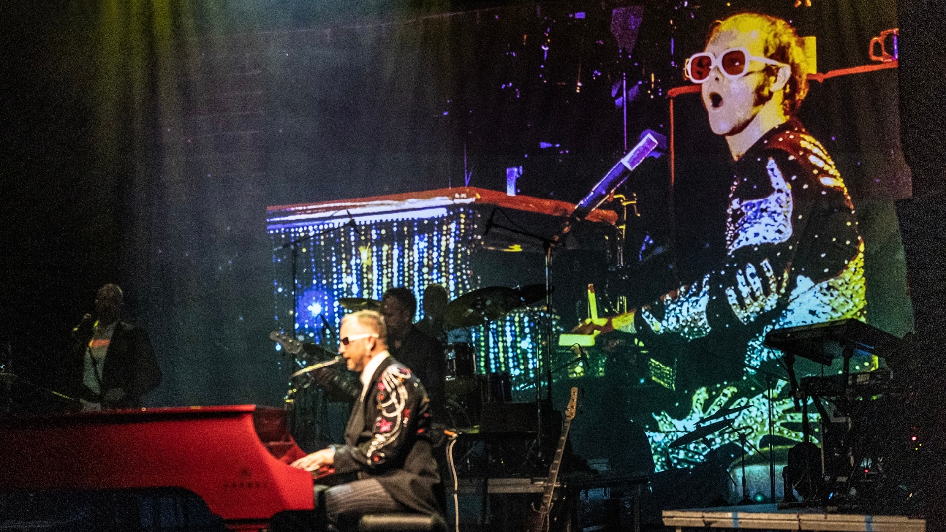 Elton John-hyllest med fullt liveband